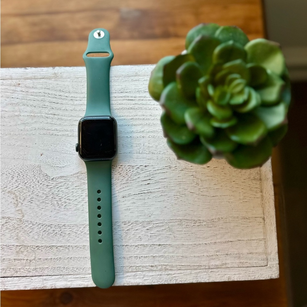 Apple Watch Series 2, 42mm Space Gray Aluminum Case with Green Sport Band